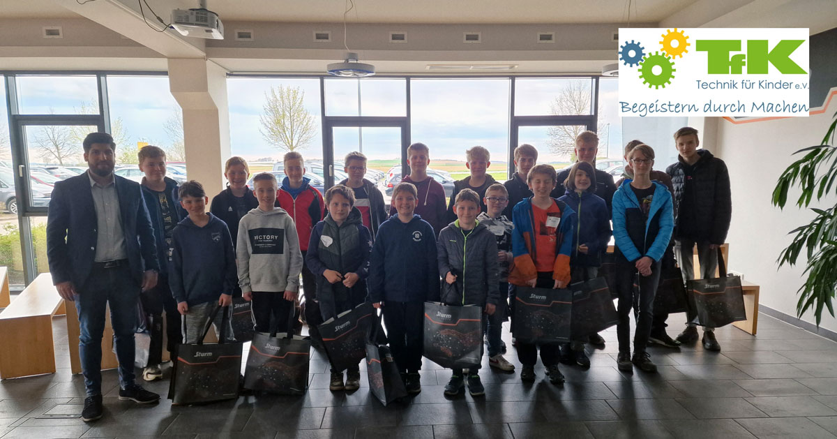 Encouraging the next generation of technicians – 40 technology-enthusiastic children at the Sturm-Gruppe!