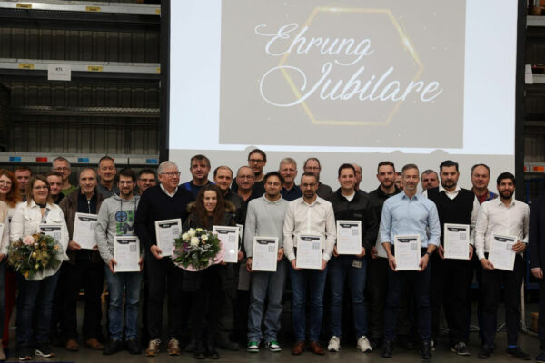 Betriebsjubilare 2023 mit CEO Ludwig Ostler